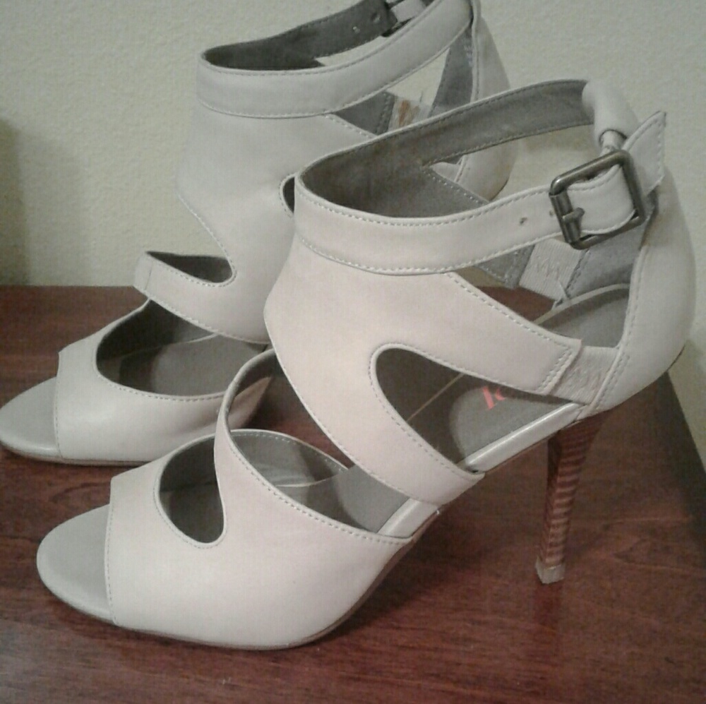 Levity heels - Picture 3 of 6
